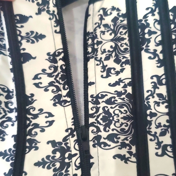 Damask Corset - Picture 3 of 5